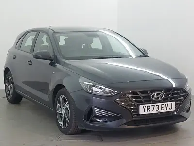Begagnad Hyundai i30 SE 120 HK (88 kW) 2023 Grå Halvkombi