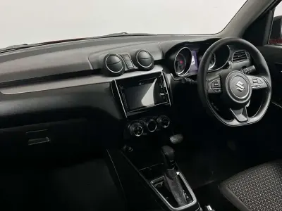 Begagnad Suzuki Swift SZ5 83 HK (61 kW) 2022 Röd Halvkombi
