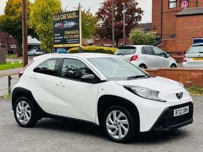 Used Toyota Aygo X PURE 72 HP (52 kW) 2022 White SUV