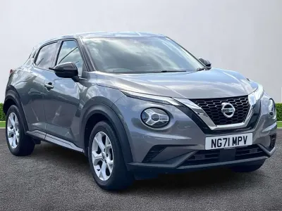 Usado Nissan Juke N-Connecta 114 HP (83 kW) 2021 Cinzento SUV