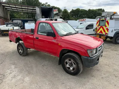 Used Toyota HiLux 102 HP (75 kW) 1999 Red Pickup