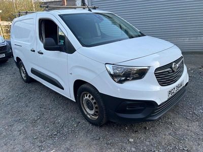 Second-hand Vauxhall Combo Edition 100 CP (73 kW) 2021 Alb Monovolum