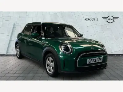 Begagnad Mini Cooper Classic 136 HK (100 kW) 2023 Grön Halvkombi
