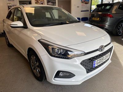 White Used 2019 Hyundai i20 SE Hatchback | £7,500 (Fair price)