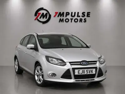 Usado Ford Focus Zetec 125 HP (91 kW) 2011 Prateado Citadino