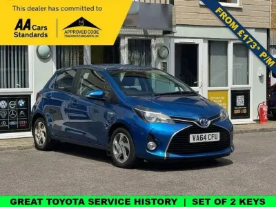 Used Toyota Yaris 101 HP (74 kW) 2015 Blue Hatchback
