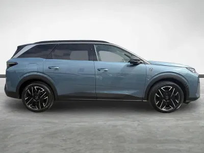 Used Peugeot 5008 GT 134 HP (98 kW) 2025 Blue SUV
