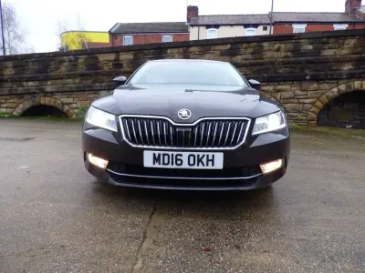 Usado Skoda Superb SE L Executive 190 HP (139 kW) 2016 Castanho Citadino