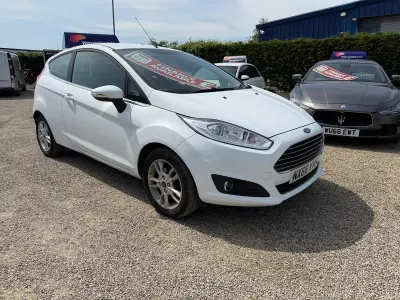 Used Ford Fiesta Zetec 2016 White Hatchback
