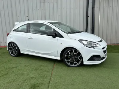 Used Vauxhall Corsa 205 HP (150 kW) 2015 White Hatchback