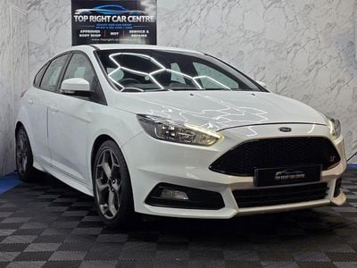 Used Ford Focus ST 185 HP (136 kW) 2015 White Hatchback