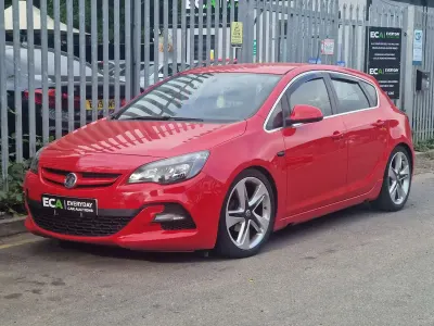 Used Vauxhall Astra Edition 140 HP (102 kW) 2014 Red Hatchback