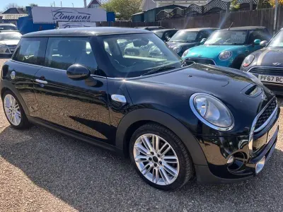 Usado Mini Cooper S Hatch 192 CV (141 kW) 2016 Negro Utilitario