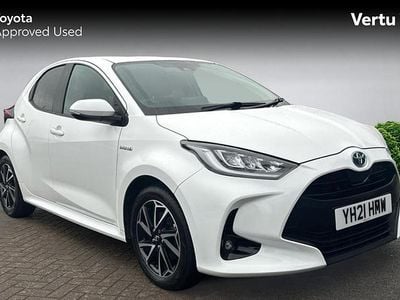 Used Toyota Yaris Hybrid Design 116 HP (85 kW) 2021 White Hatchback
