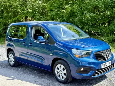 Używany Vauxhall Combo S 130 KM (95 kW) 2020 Niebieski Minivan