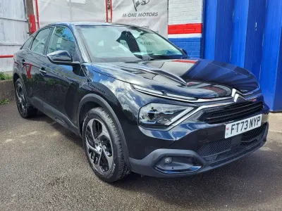 Begagnad Citroën C4 PureTech 2023 Svart SUV
