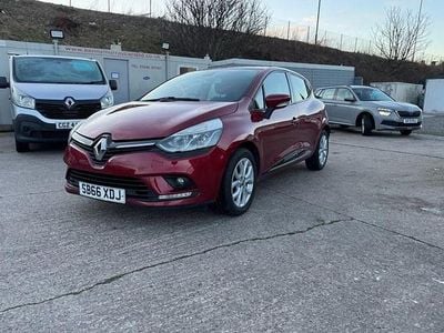 Used Renault Clio IV Dynamique 2016 Red Hatchback