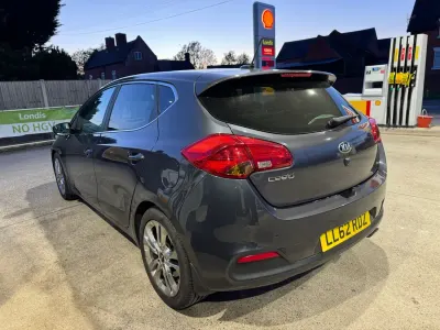 Usado Kia Ceed 2012 Prateado Citadino