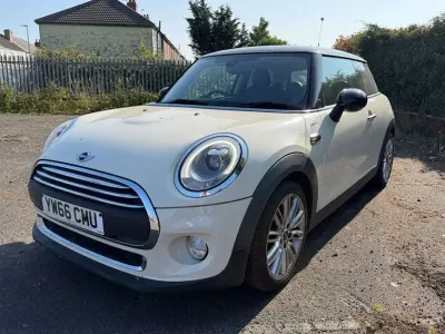 Used Mini Cooper Hatch 134 HP (98 kW) 2017 White Hatchback