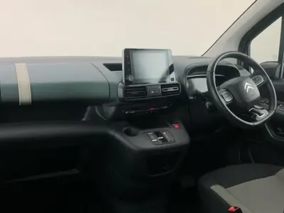 Begagnad Citroën e-Berlingo XTR 98 kW (134 HK) 2023 Grå Minibuss
