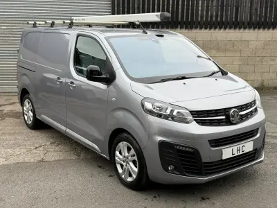 Używany Vauxhall Vivaro Elite 145 KM (106 kW) 2022 Szary Minivan