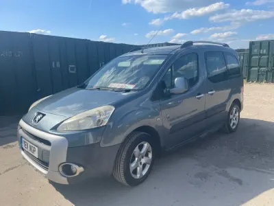 Gebraucht Peugeot Partner Tepee Outdoor 92 PS (67 kW) 2011 Grau Van / Kleinbus
