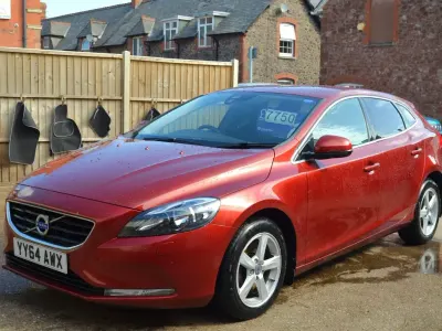 Used Volvo V40 SE 118 HP (86 kW) 2014 Red Hatchback