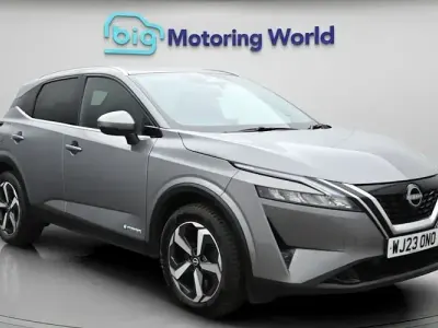 Begagnad Nissan Qashqai N-Connecta 190 HK (139 kW) 2023 Grå SUV