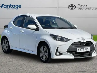 Used Toyota Yaris 113 HP (83 kW) 2024 White Hatchback