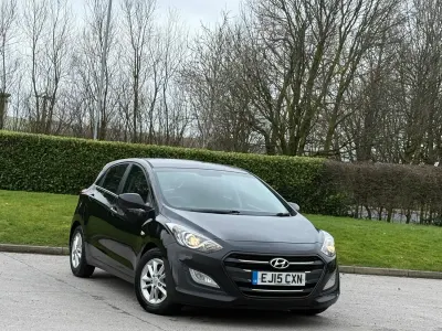 Begagnad Hyundai i30 SE 2015 Svart Halvkombi