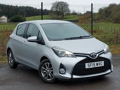 Used Toyota Yaris 69 HP (50 kW) 2015 Silver Hatchback