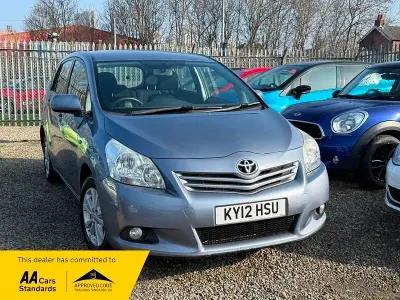 Used Toyota Verso 132 HP (97 kW) 2012 Blue MPV