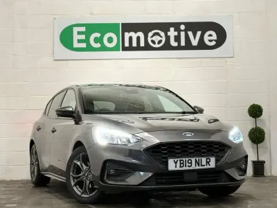 Usado Ford Focus ST-Line 125 HP (91 kW) 2019 Cinzento Citadino