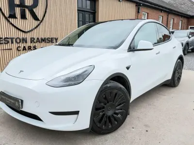 Begagnad Tesla Model Y RWD 219 kW (299 HK) 2023 Vit SUV