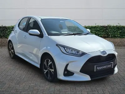 Used Toyota Yaris Design 2025 White Hatchback