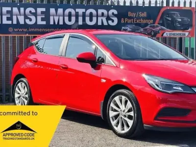 Begagnad Vauxhall Astra 125 HK (91 kW) 2016 Röd Halvkombi