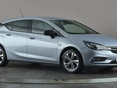 Używany Vauxhall Astra SRi 150 KM (110 kW) 2019 Srebrny Hatchback