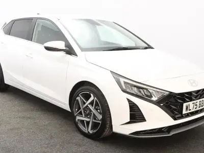 New Hyundai i20 Premium 100 HP (73 kW) 2025 White Hatchback