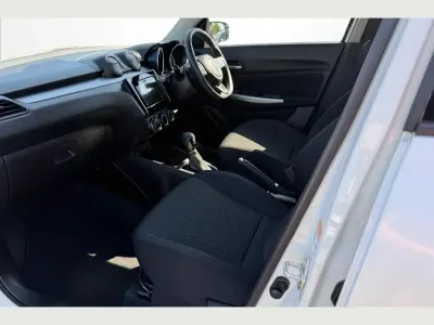 Begagnad Suzuki Swift SZ5 82 HK (60 kW) 2023 Vit Halvkombi