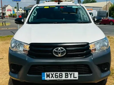 Used Toyota HiLux Active 150 HP (110 kW) 2019 White Pickup
