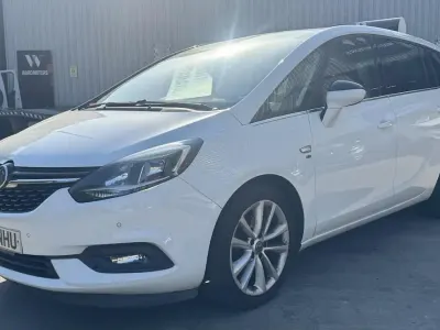 Used Vauxhall Zafira Tourer Elite 140 HP (102 kW) 2017 White MPV