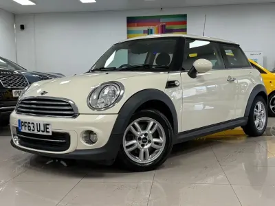 Used Mini Cooper Hatch 122 HP (89 kW) 2014 White Hatchback