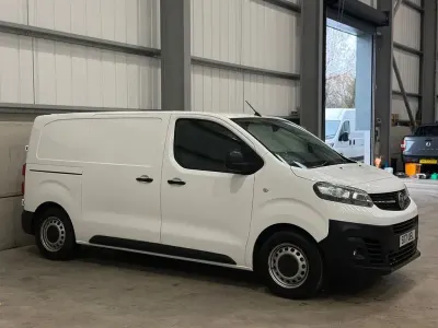 Used Vauxhall Vivaro 100 HP (73 kW) 2021 White MPV
