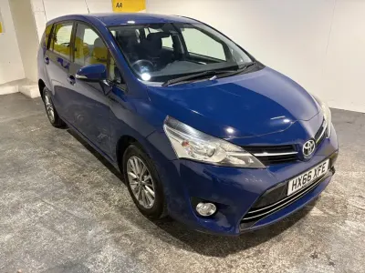 Usado Toyota Verso 132 CV (97 kW) 2016 Azul Monovolumen