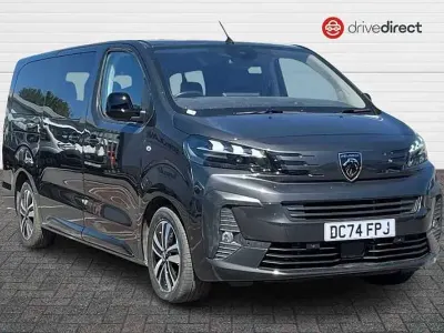 Begagnad Peugeot e-Traveller Allure 100 kW (136 HK) 2024 Grå Minibuss