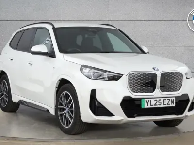 Begagnad BMW iX1 M Sport 147 kW (201 HK) 2025 Vit SUV