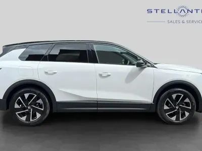 Used Vauxhall Grandland X Ultimate 143 HP (105 kW) 2025 White SUV