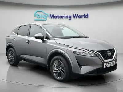 Usado Nissan Qashqai Acenta Premium 140 HP (102 kW) 2022 Cinzento SUV