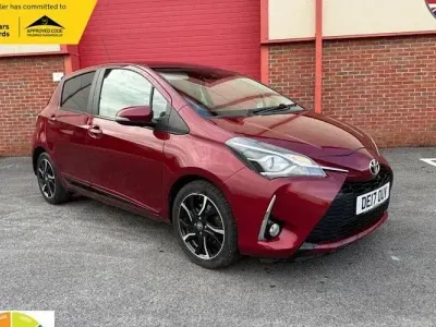 Used Toyota Yaris Design 111 HP (81 kW) 2017 Red Hatchback
