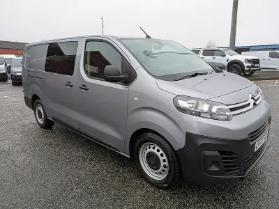 Begagnad Citroën Dispatch 2022 Grå Minibuss